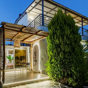 Newly Built Season Πανσιόν